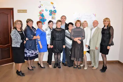 До дня працівників освіти