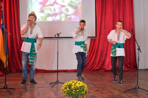 До дня працівників освіти