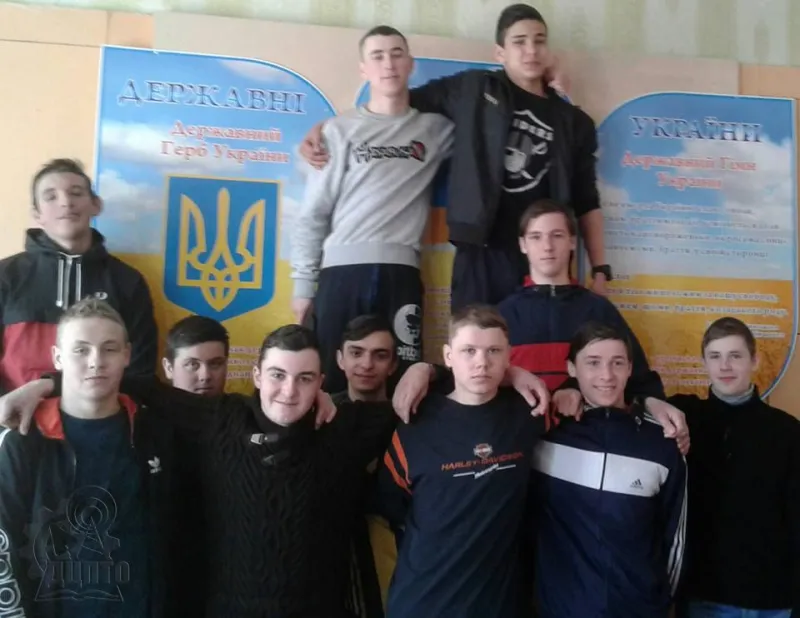 Відкрити зображення до новини: Проведення флешмобу "Тризуб гуртує"