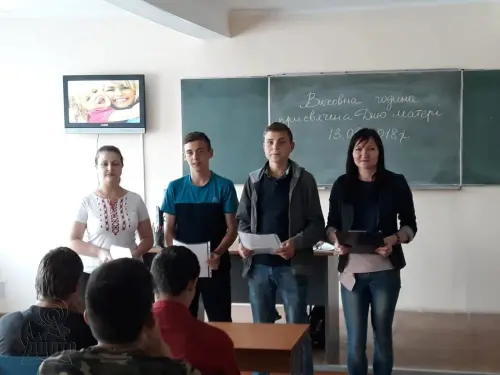 Як сонце сяє, над віками, Матусю, образ Твій святий