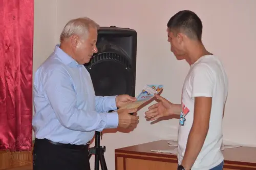 В щасливу дорогу, на добрі діла, дорогі випускники!