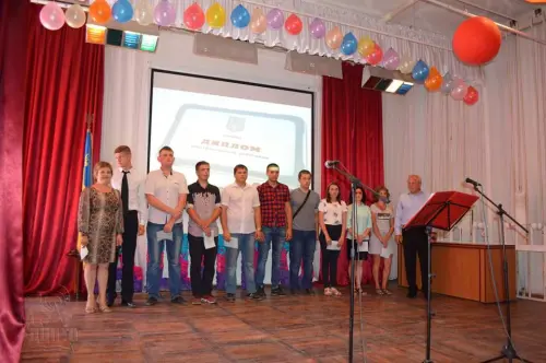 В щасливу дорогу, на добрі діла, дорогі випускники!