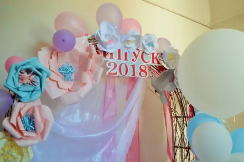 В щасливу дорогу, на добрі діла, дорогі випускники!