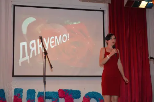 В щасливу дорогу, на добрі діла, дорогі випускники!