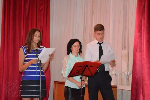 В щасливу дорогу, на добрі діла, дорогі випускники!