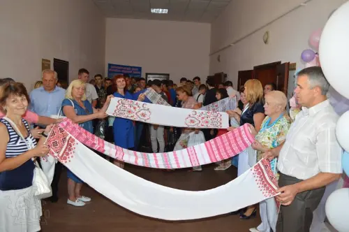 В щасливу дорогу, на добрі діла, дорогі випускники!