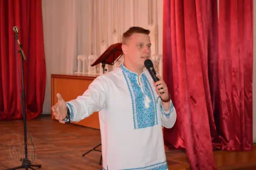 В щасливу дорогу, на добрі діла, дорогі випускники!