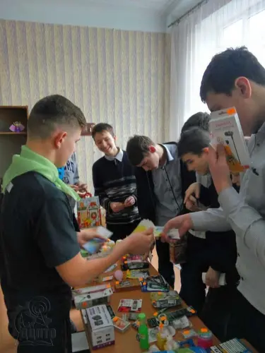 Я допомагаю дітям