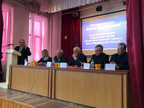 «Побудуй кар’єру з нами»