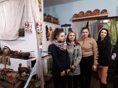 Майстер-клас з петриківського розпису