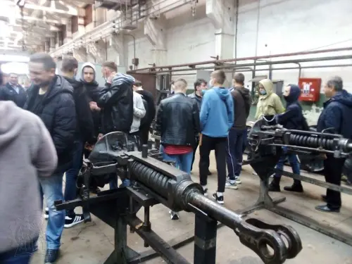 Молодь ДЦПТО відвідала з екскурсією Дніпровський метрополітен