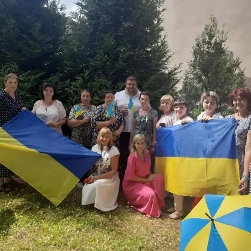 Слава українському прапору! Слава Україні!