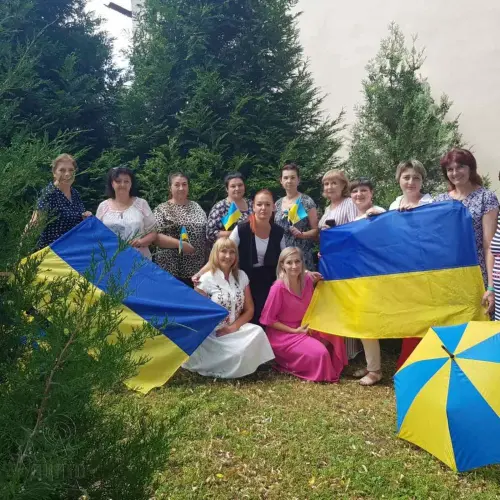 Слава українському прапору! Слава Україні!