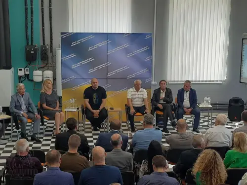 Навчально-практичний центр «Сучасні зварювальні технології», День підприємця України та соціальний діалог за круглим столом у ДЦПТО