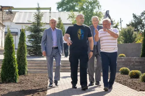 Відкрити зображення до новини: Навчально-практичний центр «Сучасні зварювальні технології», День підприємця України та соціальний діалог за круглим столом у ДЦПТО