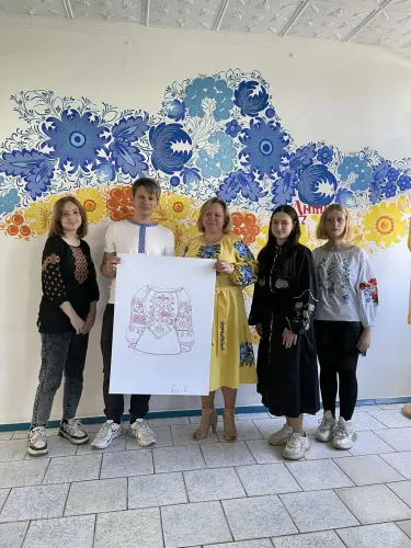 Розквітла вишиванка кольорами, орнаментами душу зігріва