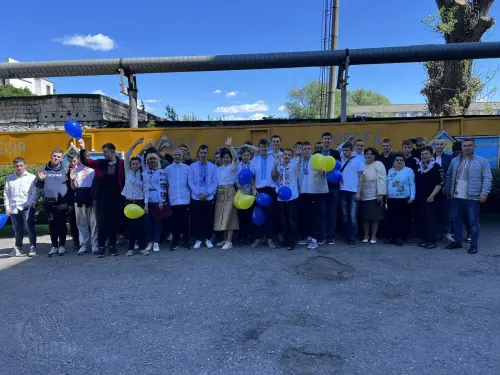 Розквітла вишиванка кольорами, орнаментами душу зігріва