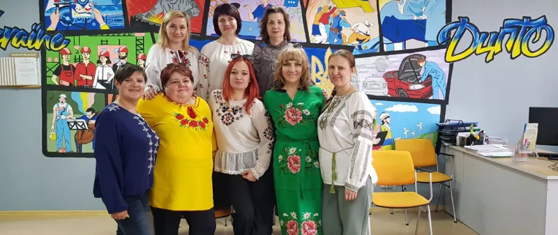 Відкрити зображення до новини: Розквітла вишиванка кольорами, орнаментами душу зігріва