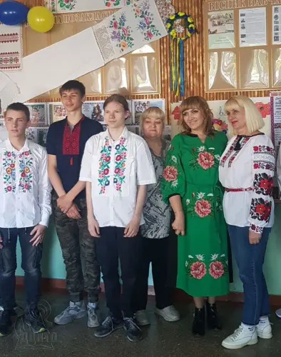 Розквітла вишиванка кольорами, орнаментами душу зігріва