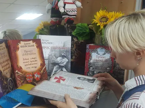 «Ми б’ємось за те, чому нема ціни в усьому світі, — за Батьківщину.» © О. Довженко