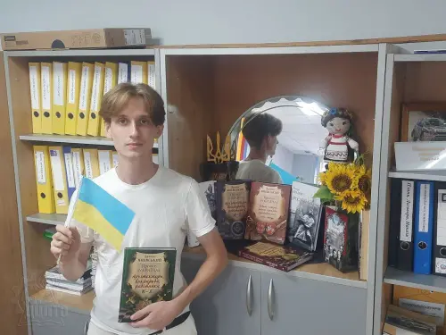«Ми б’ємось за те, чому нема ціни в усьому світі, — за Батьківщину.» © О. Довженко