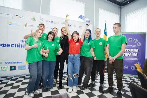 Відкрити зображення до новини: 🏆 Молодіжна рада ДЦПТО – переможці «Розумної України»