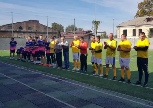 Футбол, що зігріває серця: перемога досвіду!⚽️