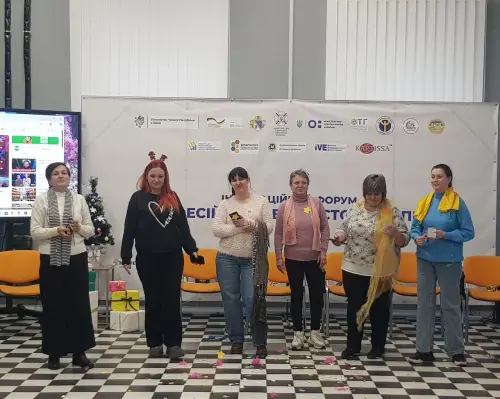 Між звітами та мандаринками – про людей, тепло й трохи новорічного дива