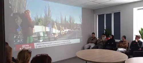 Ланцюг єдності від студентів Царичанського відділення
