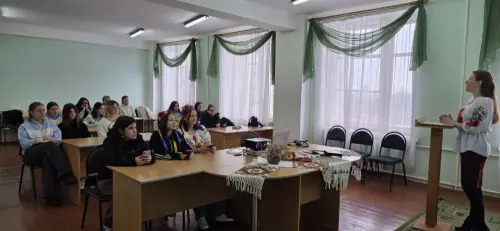 Літературні посиденьки у ДПТК