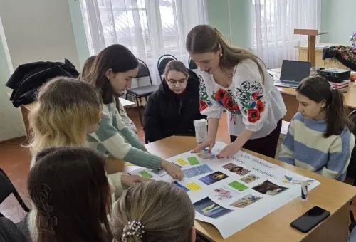Відкрити зображення до новини: Літературні посиденьки у ДПТК