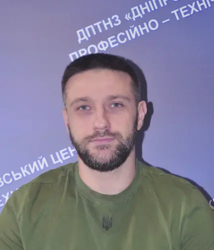 Айнзер Антон, вихователь гуртожитку